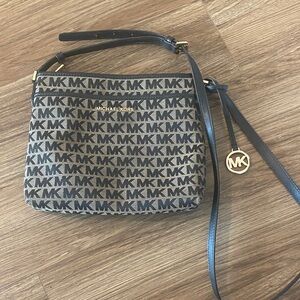 Michael Kors Bedford Small North South Crossbody beige/black signature jacquard.